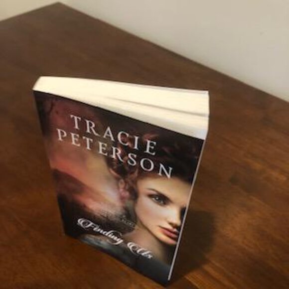 Finding Us (Pictures of the Heart 2) Pre-Owned Book - Picture 2 of 11